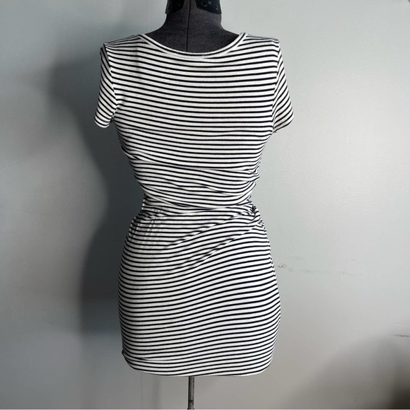 Cleo Pin Striped Cutout Mini Dres w/ Front Knot Size Small - Picture 5 of 6